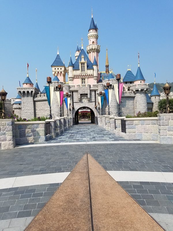 visit hong kong disneyland