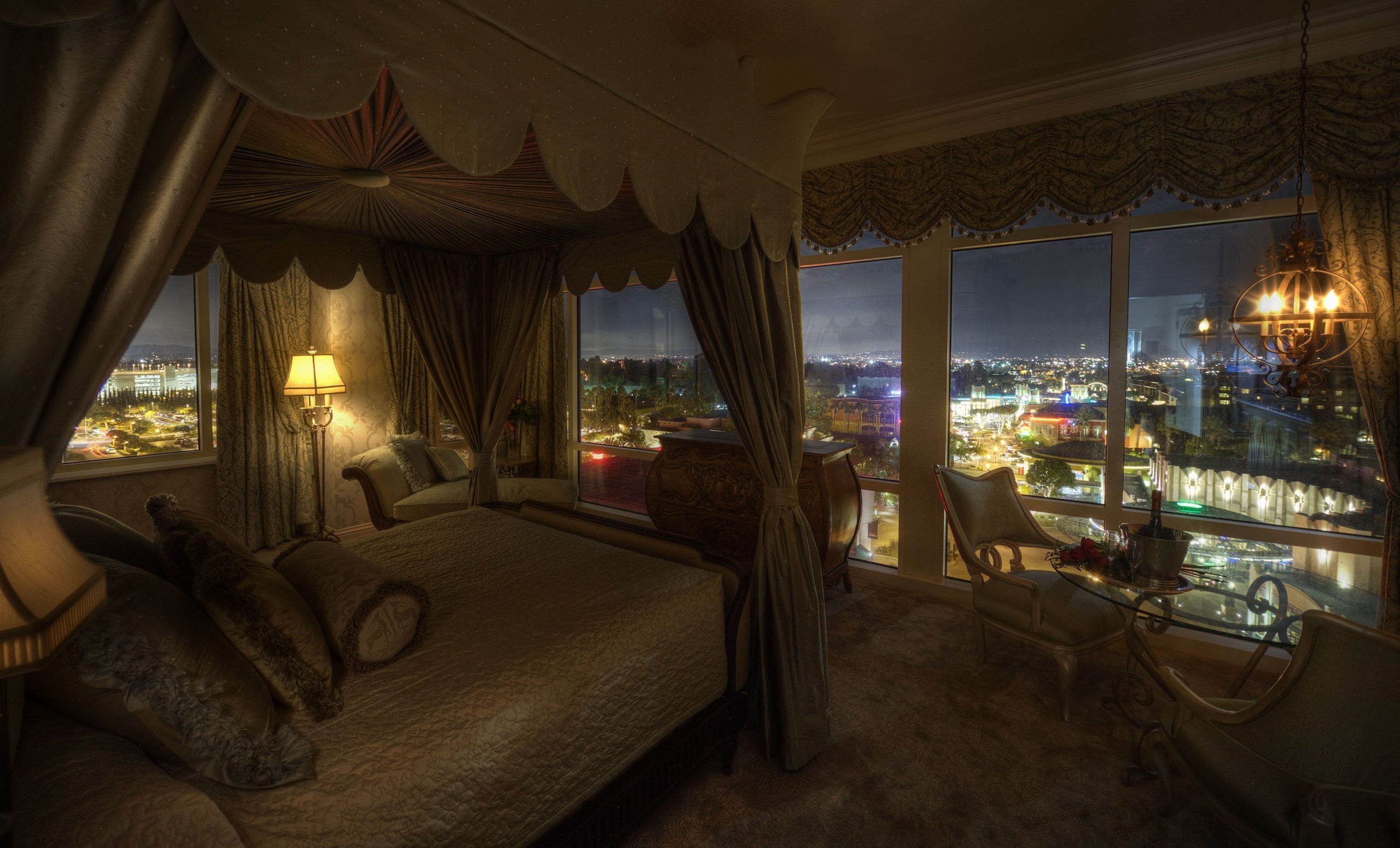 Signature Suites at the Disneyland Hotel: Mickey Mouse Penthouse