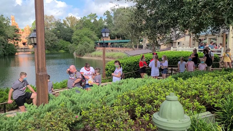 haunted mansion queue